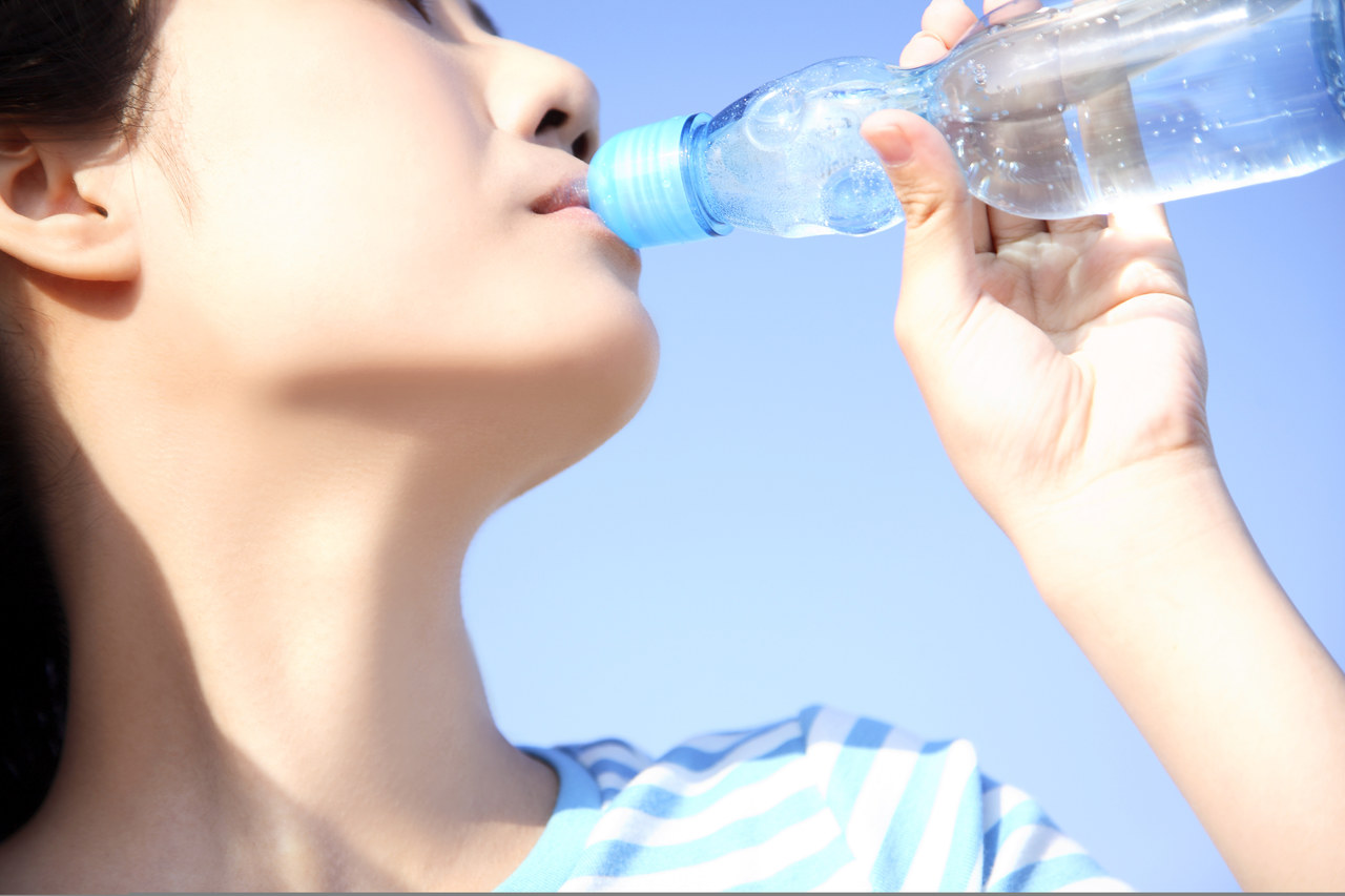 常喝苏打水能防癌？错！这2类人常喝危害大，建议你提前了解