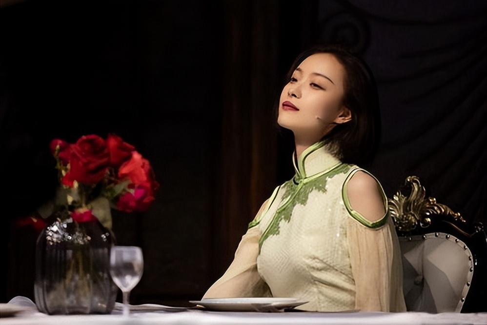 颜值不足脖子凑！这8位女星的天鹅颈太优越，气质一下就出来了