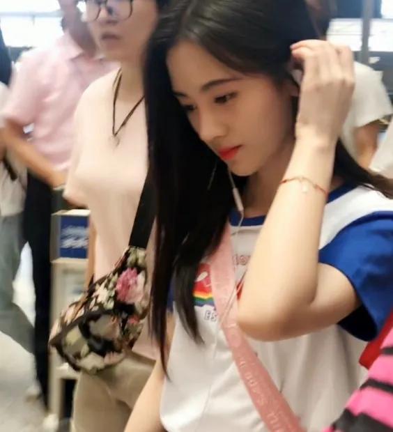 鞠婧祎｜生图也照样抗打