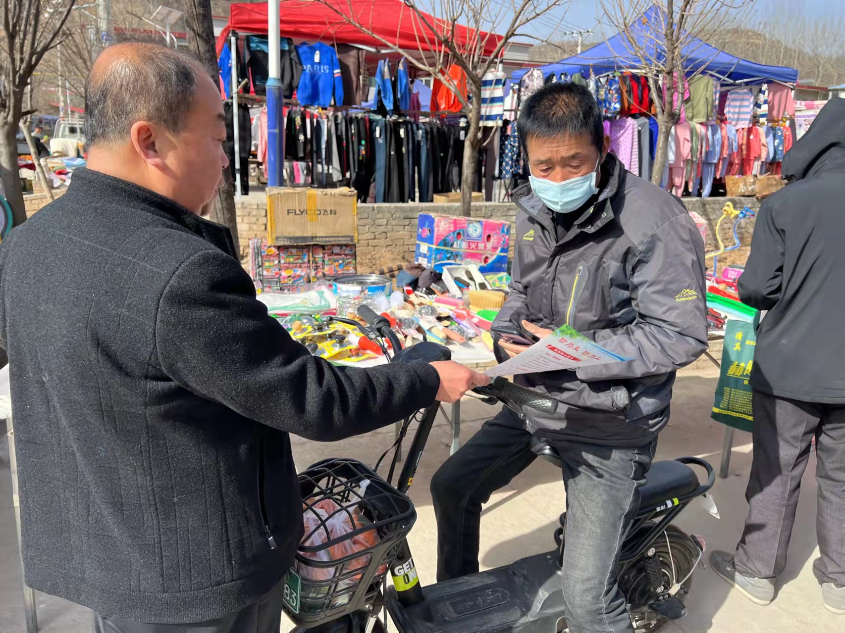铜川市王益区禁毒办：宣传进市场 禁毒暖民心