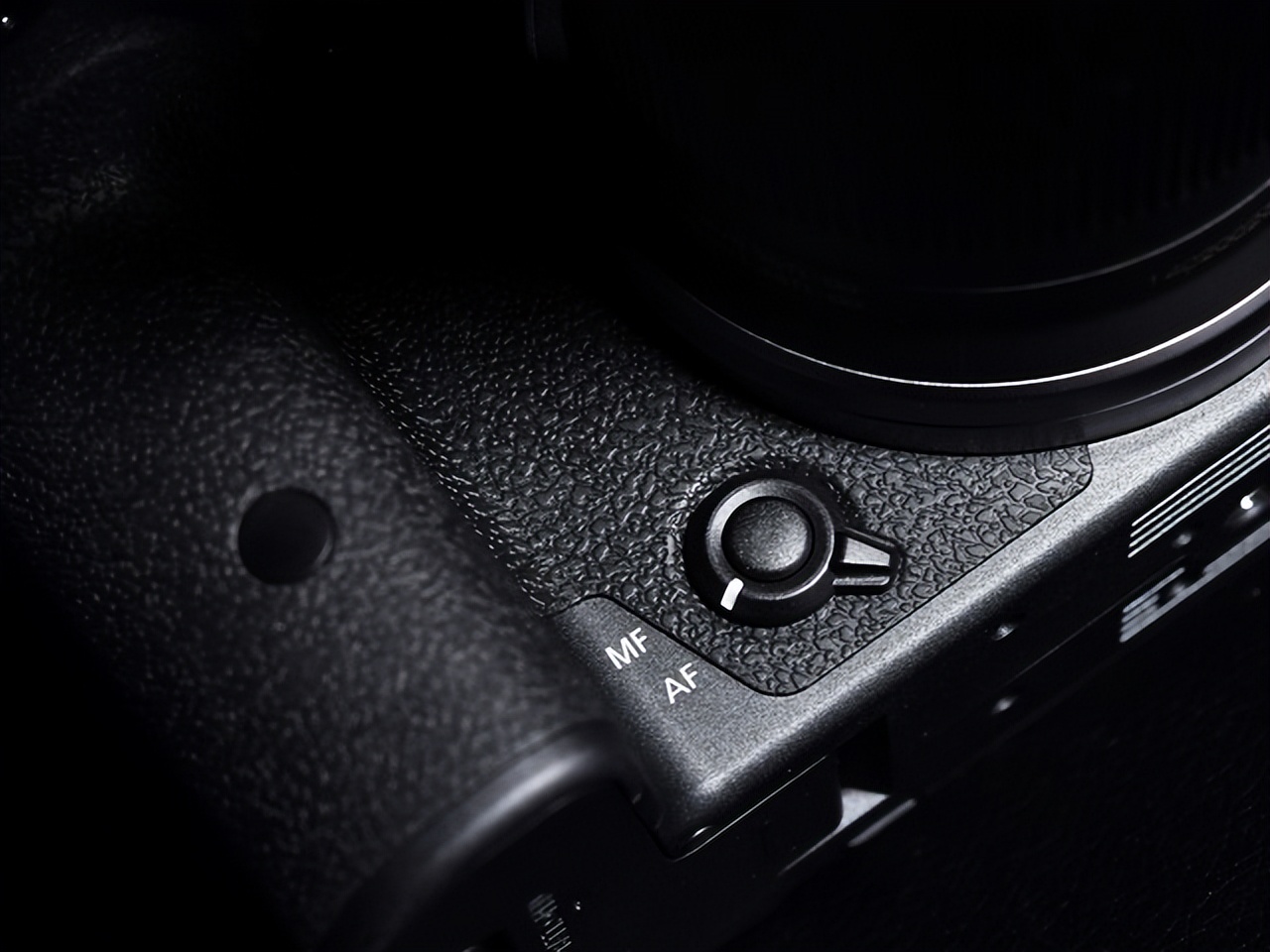 佳能EOS R7评测：全能的便携微单相机