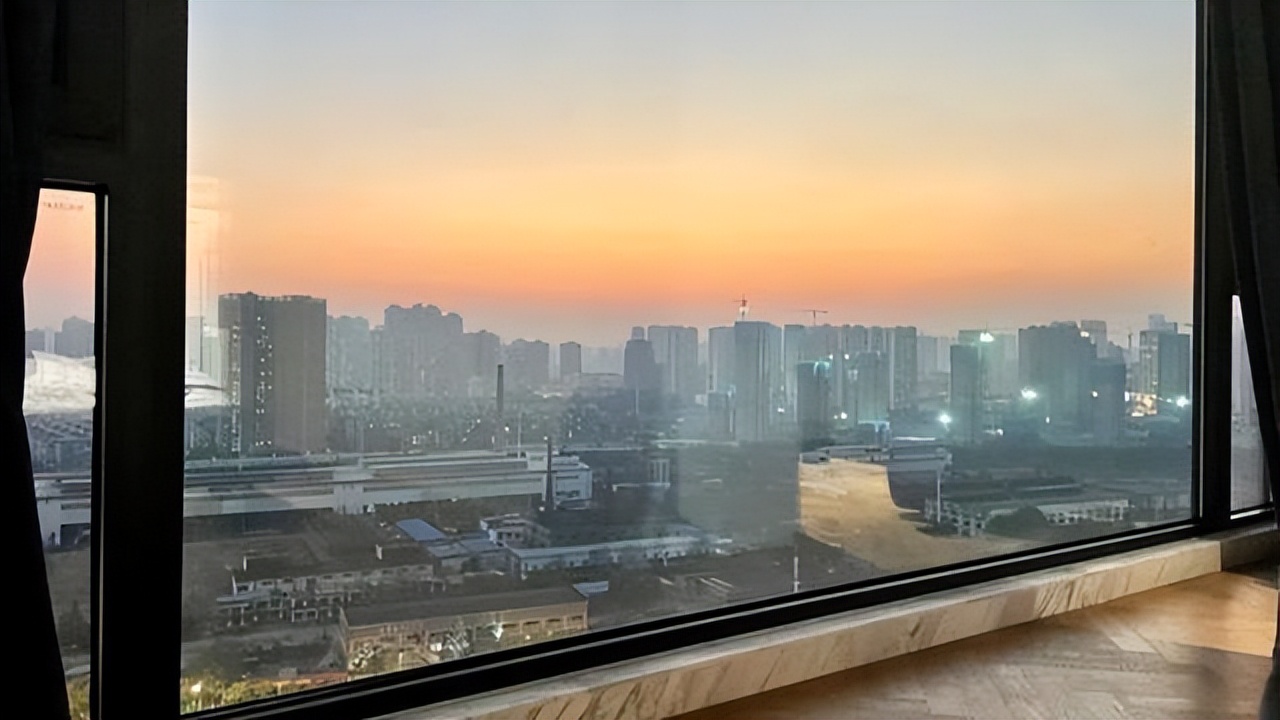 “跌下神坛”的落地窗，为何会被“冷落”？被时代淘汰谁也躲不过