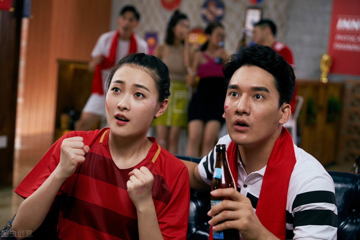 中國足球為什么踢不出世界杯（中國男足世界杯出不了線，男足隊員竟然說是因為中國自然環境不行）