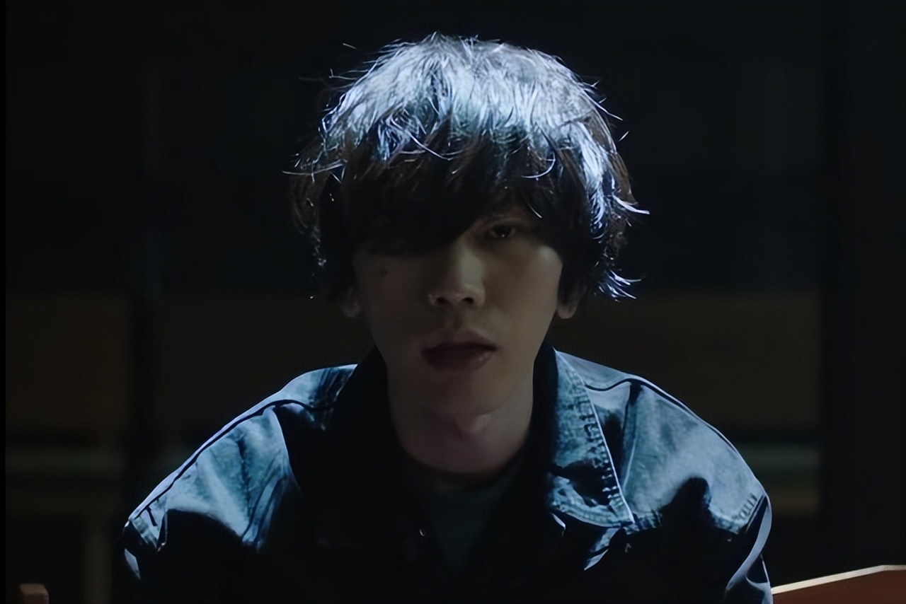 v字手势米津玄师(八爷在国内越来越火了,而他的这三首动漫金曲,你都听