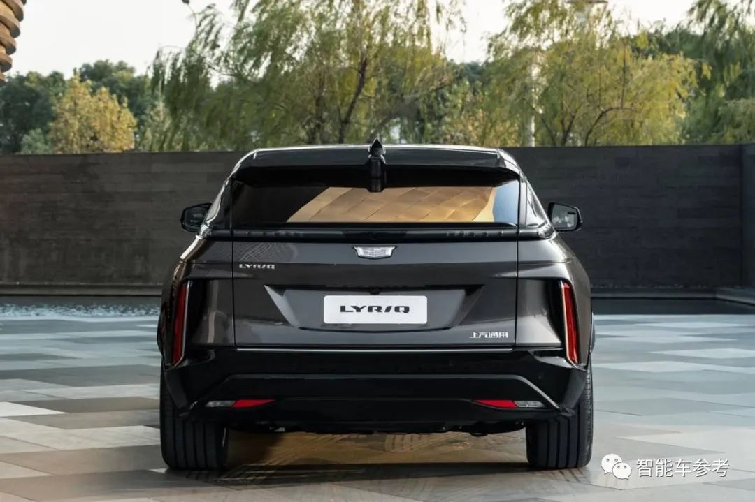 凯迪拉克首款电动车44万起开售：去洗浴不用自己扶方向盘了