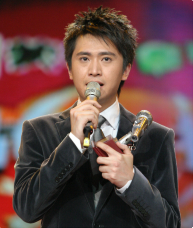 事实说明,42岁的"央视名嘴"杨帆,已经走上了另一条大道