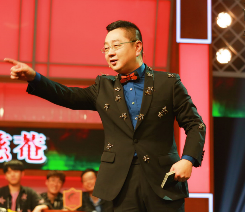 从"央视名嘴"到自嘲梗王,张绍刚在综艺主持掘金之路,直线狂飙