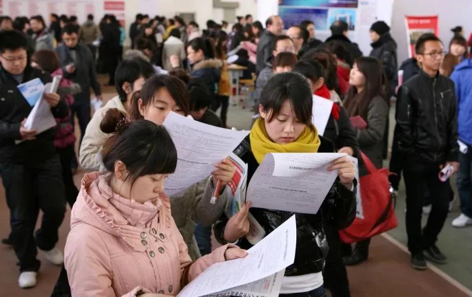 已经毕业的普通大学生，如何去赚第一桶金！成就自己的精彩人生