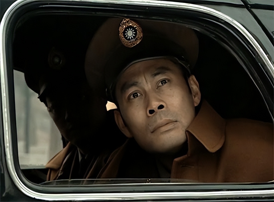 而在新《亮剑》中,演员黄志忠扮演的楚云飞,表演功底就差了很多,同样