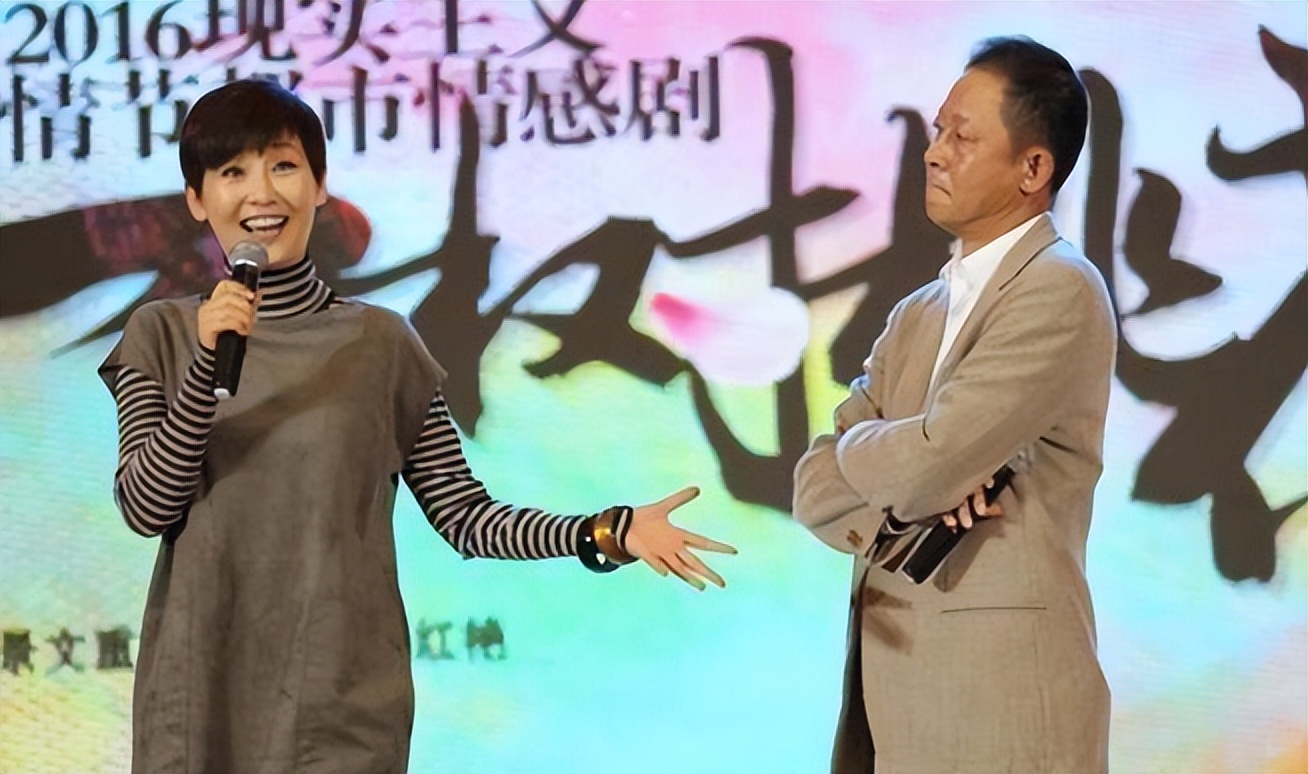 23年后再看冯小刚与徐帆的婚姻，才明白她的隐忍是最好的选择