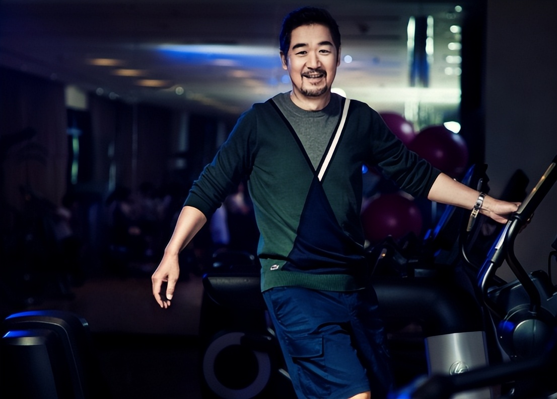 张国立为什么要离开罗秀春，转而对宜妃邓婕钟爱一生？