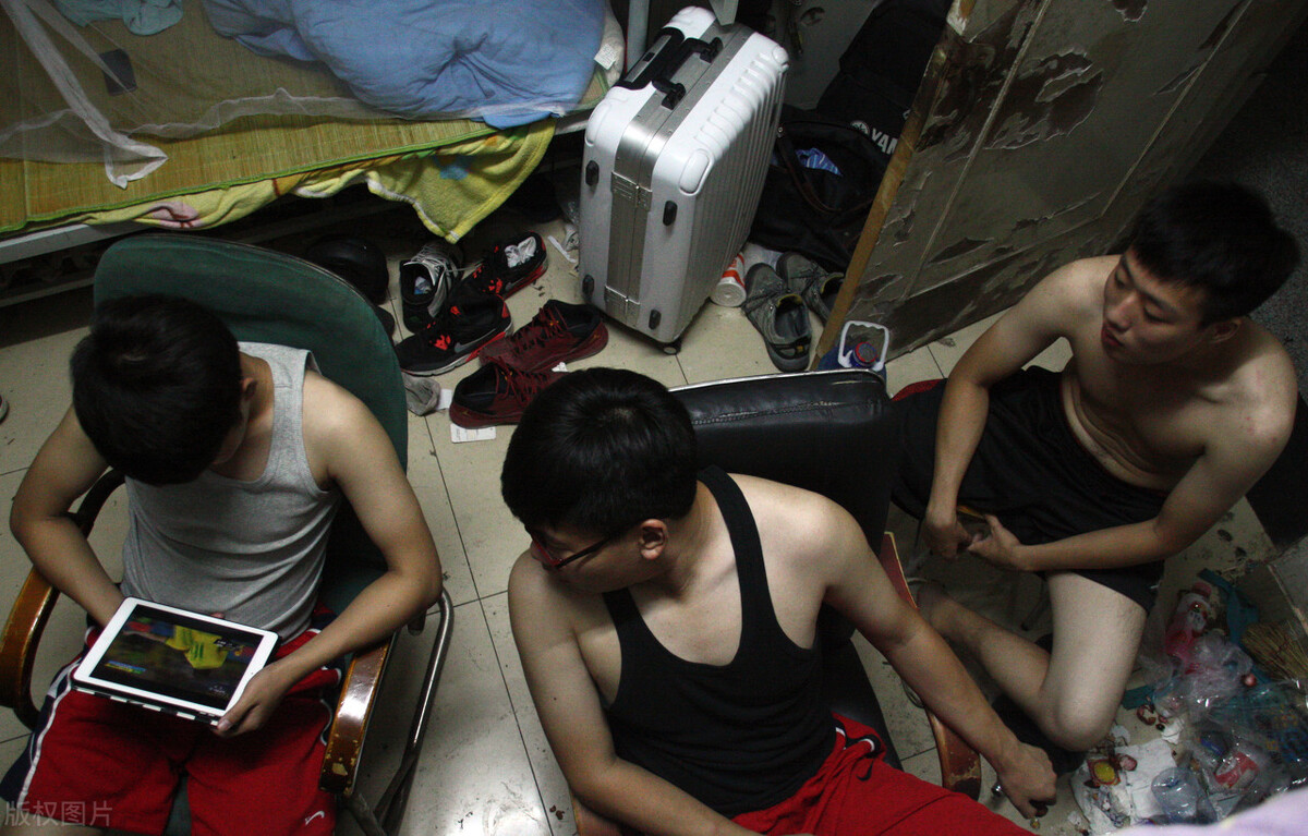 齐鲁工业大学招15个博士当辅导员引讨论，博士辅导员是大材小用？