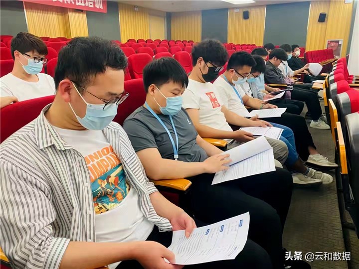 郑州Web前端培训哪家好？学完工资能有多少钱？