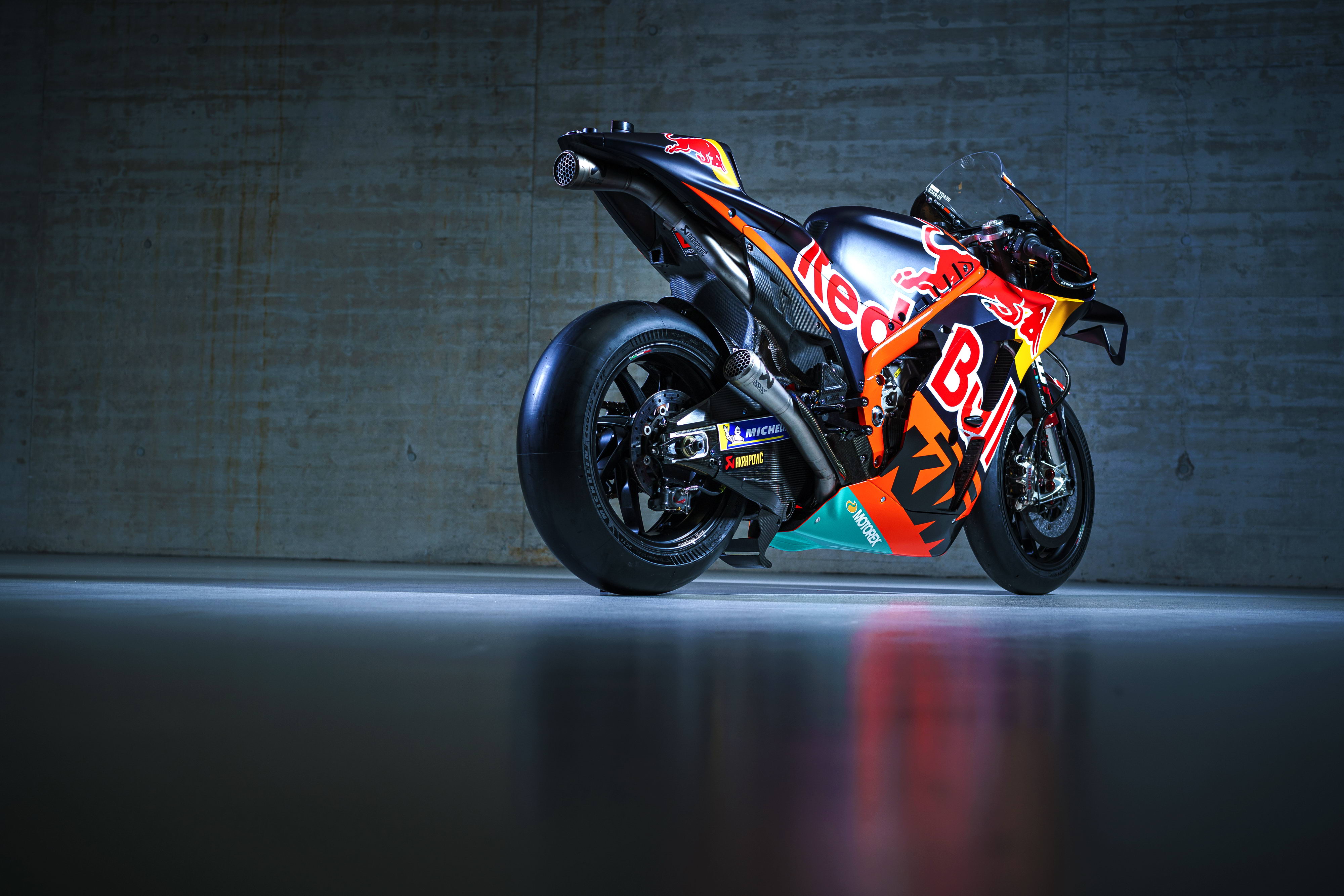 赛车rc比赛(MotoGP 2022：KTM MotoGP 红牛车队的 RC16 赛车)