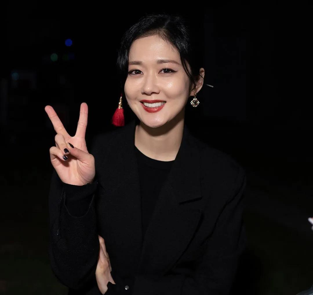 韩国演员张娜拉官宣我要结婚了和小6岁男友交往2年多终于喜结良缘