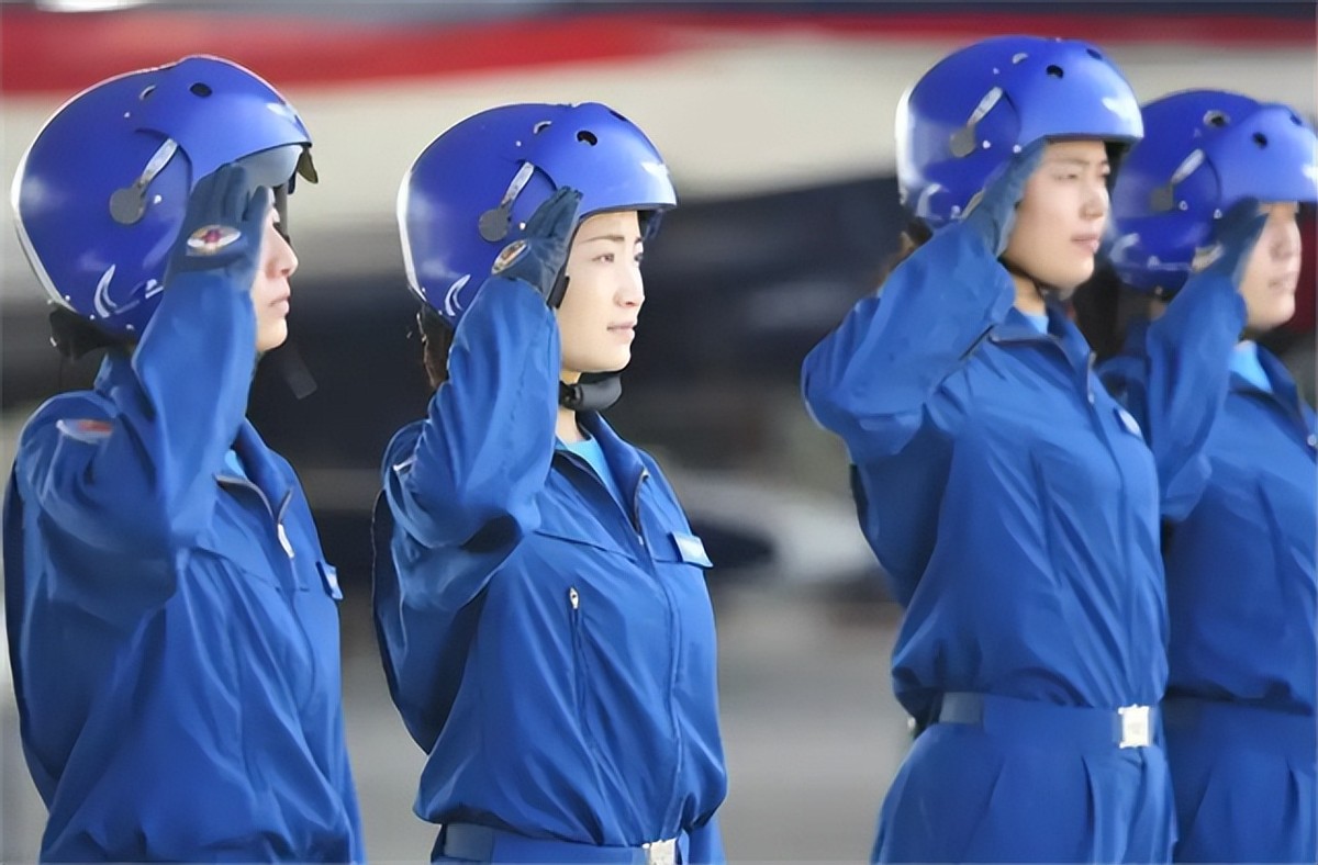 2016年首批歼击机女飞行员余旭，跳伞时因撞到僚机副翼，不幸牺牲