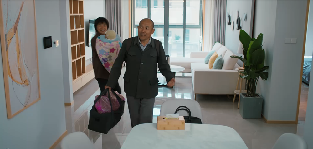 幸福到万家：全家凑35万给弟弟买房，哥嫂住400元小屋，心疼幸福