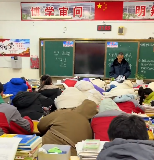 带你体验真实的高三生活，家长直呼心疼，师生关系也有新的视角