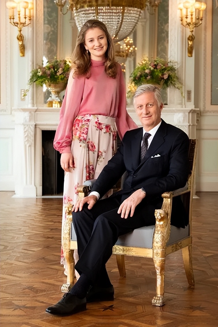 欧洲最美女王会是她？瑞典10岁公主颜值爆表，和弟弟齐出镜超萌