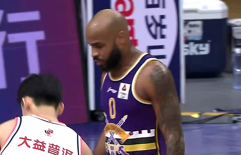 cba哪個隊籃板拿的多（CBA-陣容全面碾壓，廣東輕取北控，阿聯狀態(tài)火熱，生涯籃板超6000）
