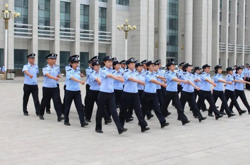 辅警的收入不高，为什么很受大学生的欢迎？有“隐藏优势”
