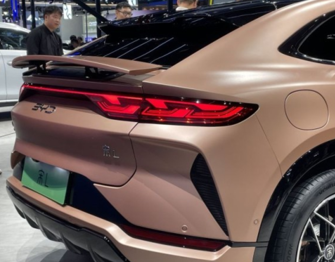 猎装姿态SUV 比亚迪宋L亮相成都车展