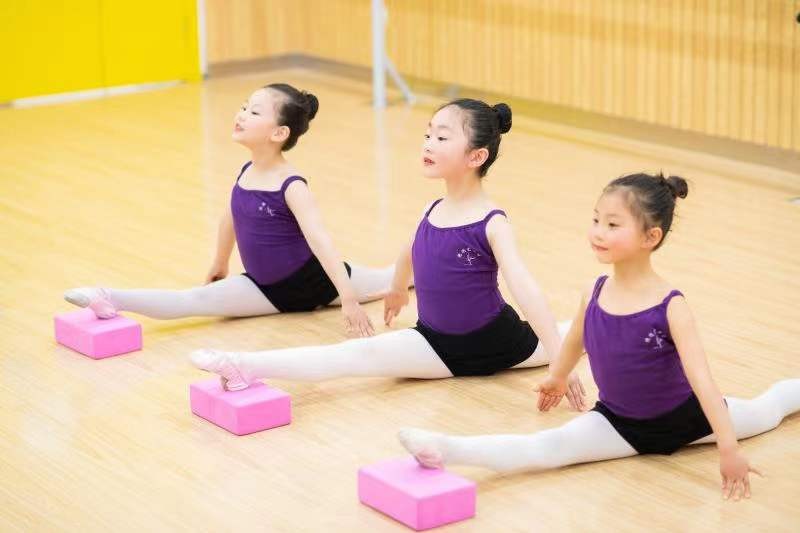 舞动青春正能量，用脚步书写自信与梦想