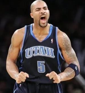 为什么姚明能在nba混（姚明为何能在一众欧美球员中脱颖而出成为状元 同届中都有谁）