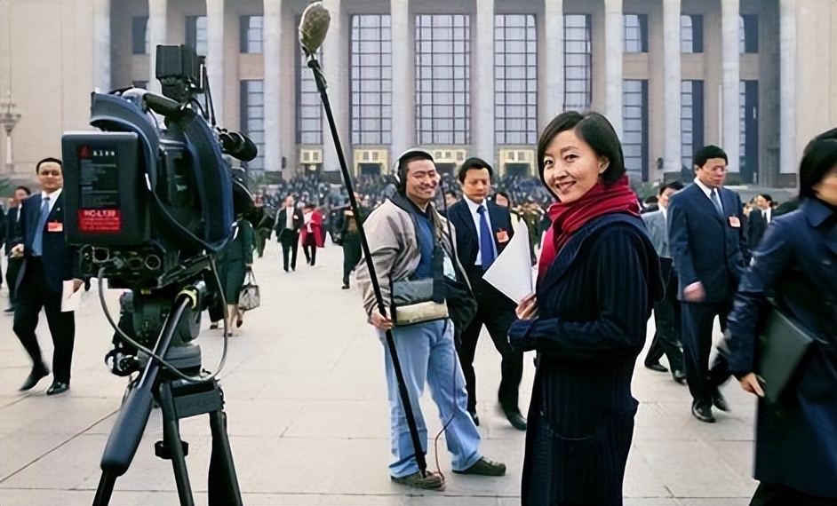 柴静：16岁上大学，23岁进央视，被迫辞职的她做错了什么？