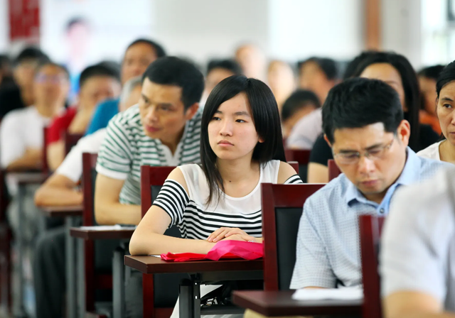 湖北省害人不浅的4所大学，已被官方点名曝光，毕业证100块也不值