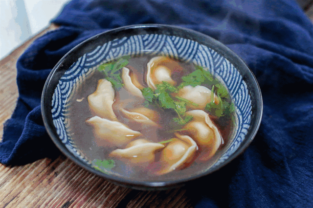 冻饺子跟冷水一起下吗（煮速冻饺子方法分享）