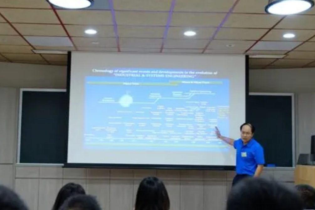 清华大学课堂随拍，几乎都采用全英文授课，国际化还是过度追捧？