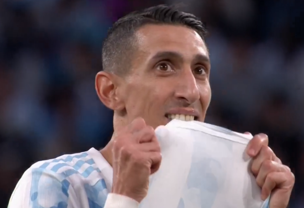 尽一切努力帮助劳塔罗破门（3-0后！阿根廷多人剪球网，34岁巨星2年决赛都进球，梅西做不到）