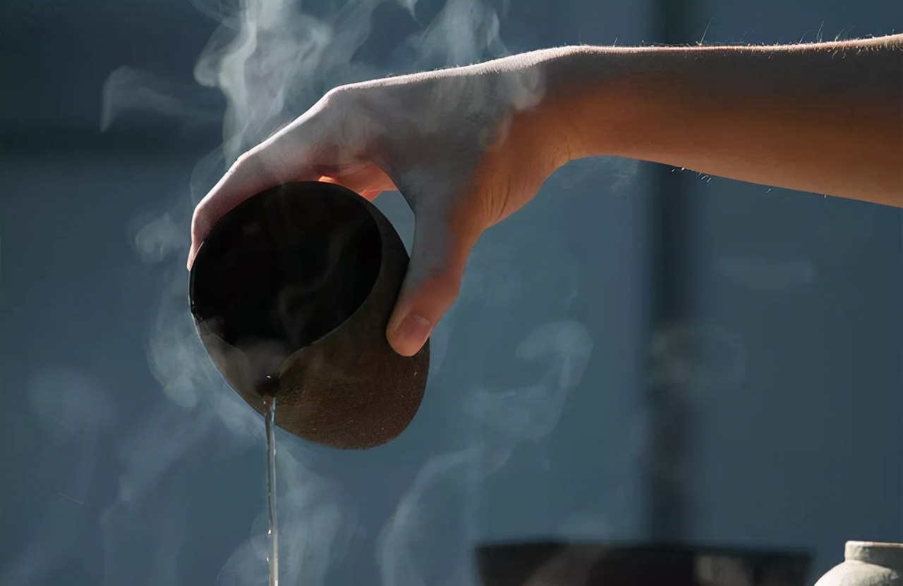隔夜茶，“毒如蛇”？隔夜茶能喝吗，央视实验告诉你真相
