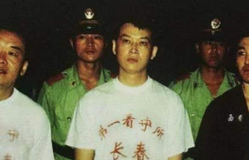 1998年，长春黑帮大哥梁旭东被捕，扬言“我上面有人”！后续如何