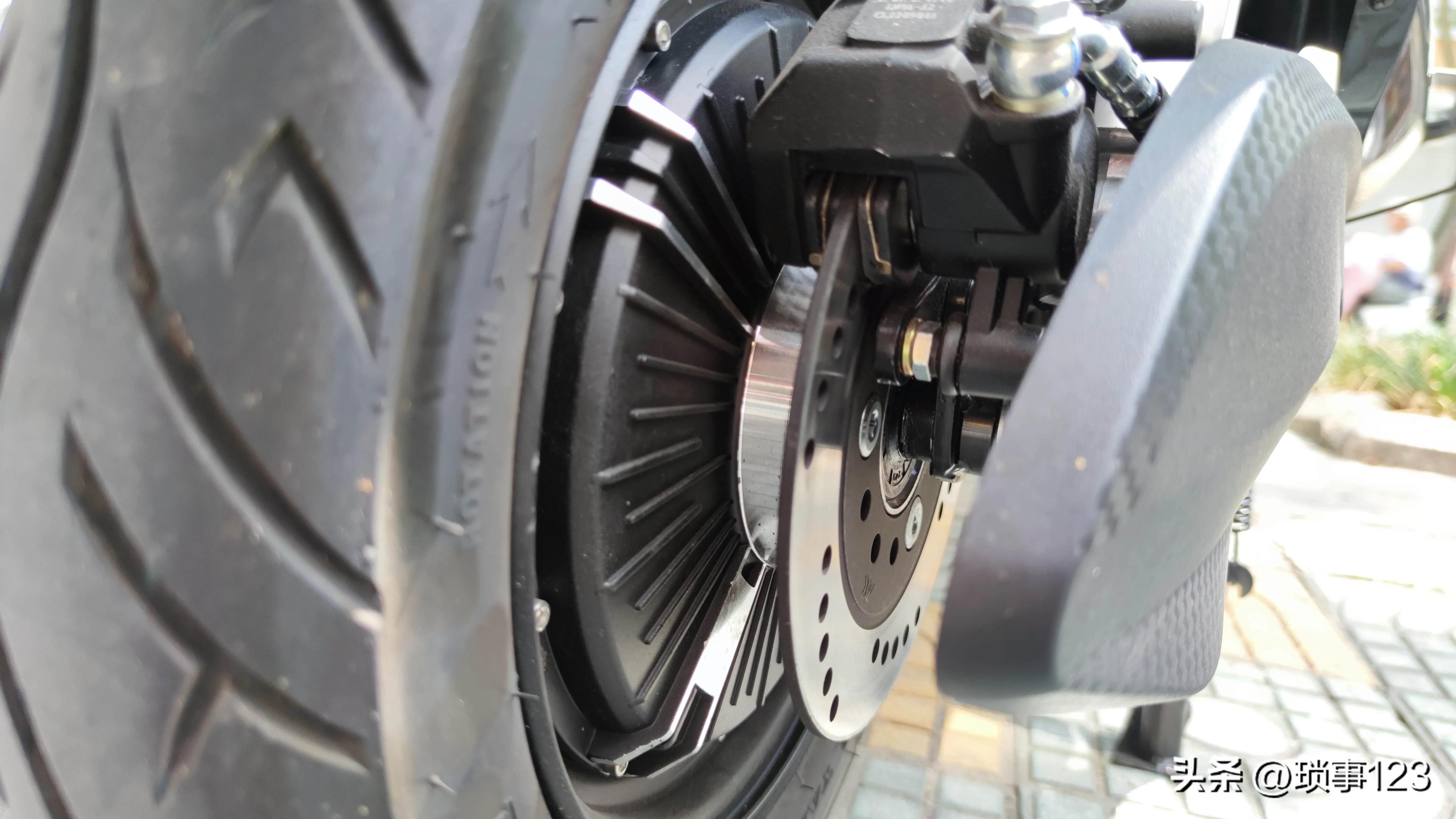 立馬電動摩托車（3850元入手，立馬極威（LM1500DT-10）電動摩托車靜態評測）