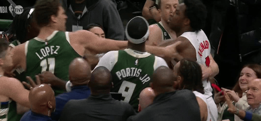 猛龙vs雄鹿集锦（猛龙122-130雄鹿，垫脚侠缺席，两队发生大规模冲突上演摔跤大赛）