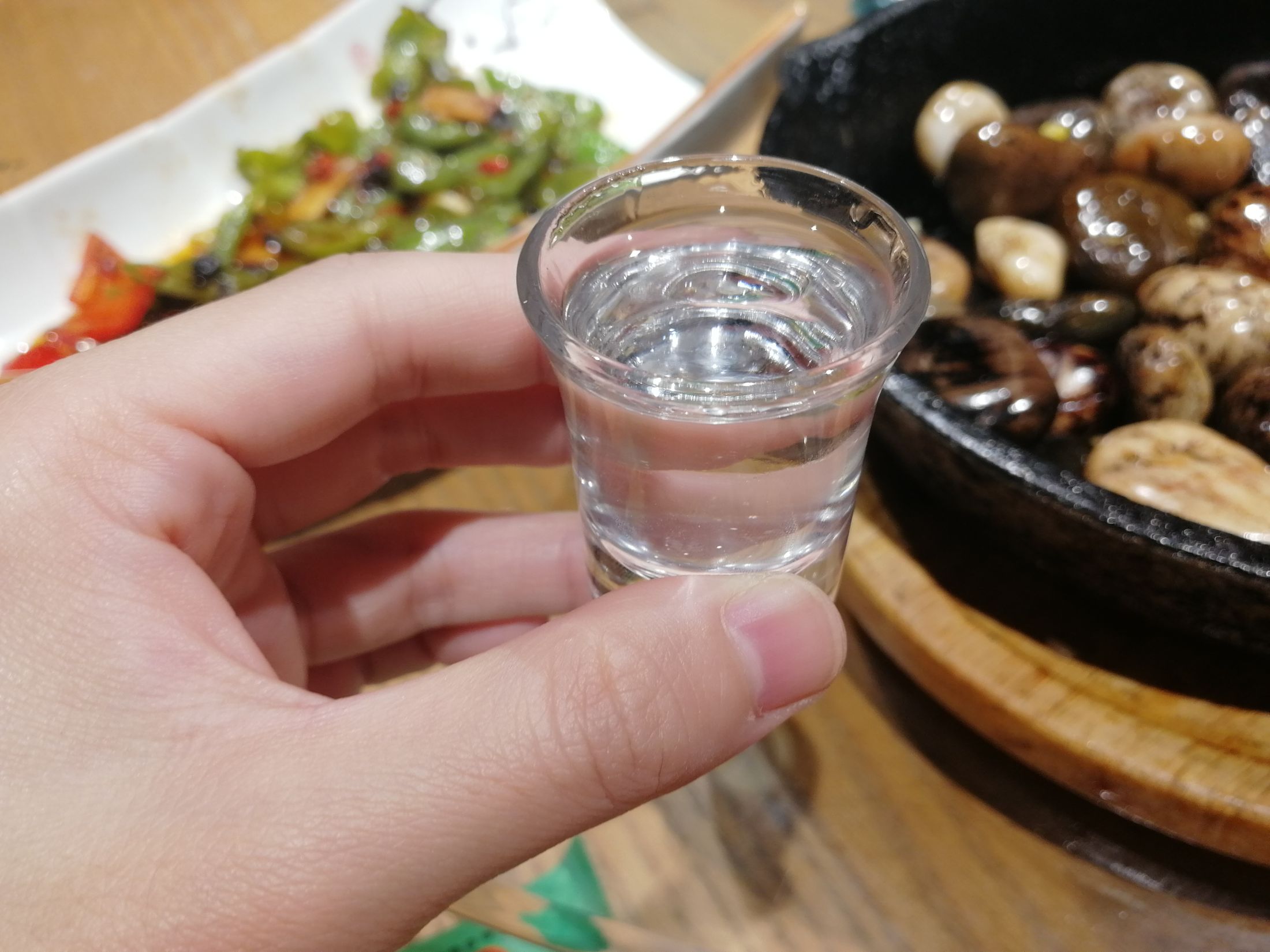 原创七言绝句《酒》,此诗没有一句带"酒"字,而又句句含酒意