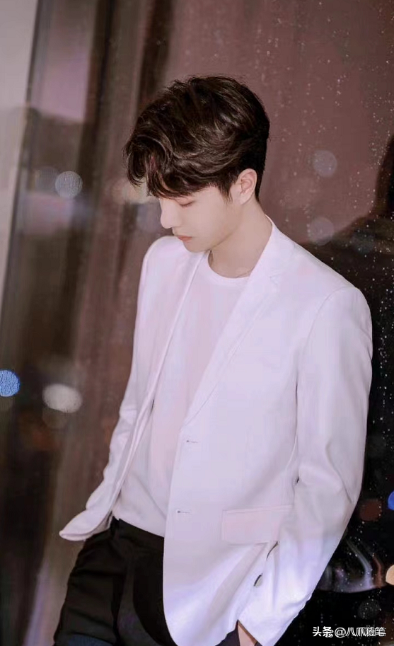 王一博影视综全面开花，小红帽造型亮相街舞5，待播电影时间已定