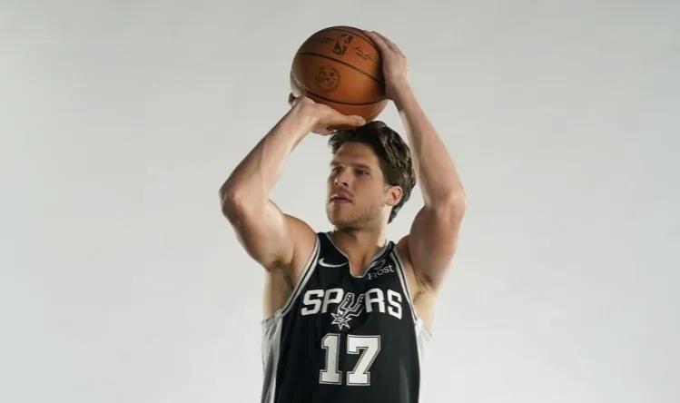 2017勇士球员年薪榜（各队薪资&amp;最贵球员：勇士薪水第1 湖人威少最贵 马刺最高薪1300W）-趣拿体育