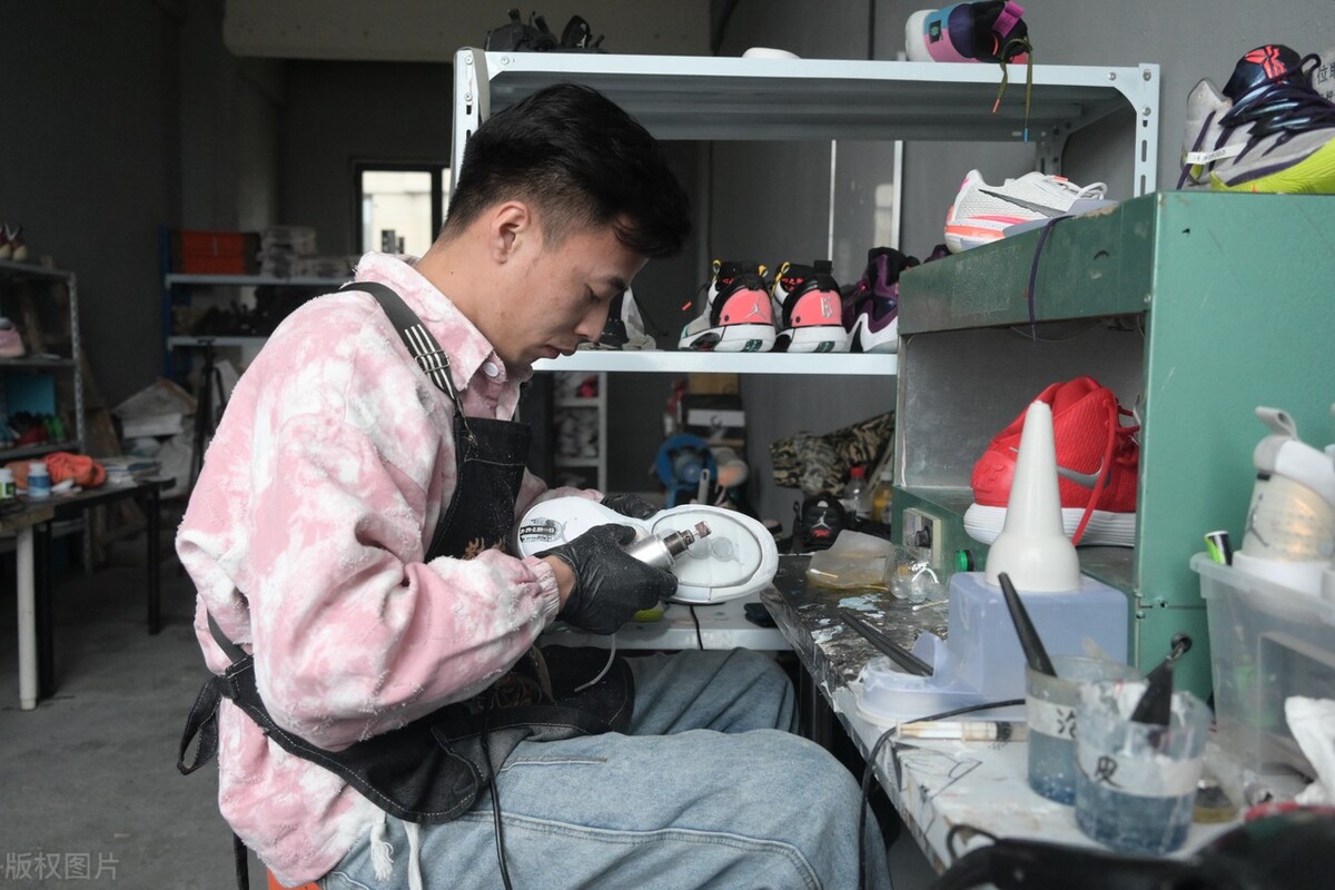天津皮鞋店装修效果图大全｜时尚店铺设计灵感参考