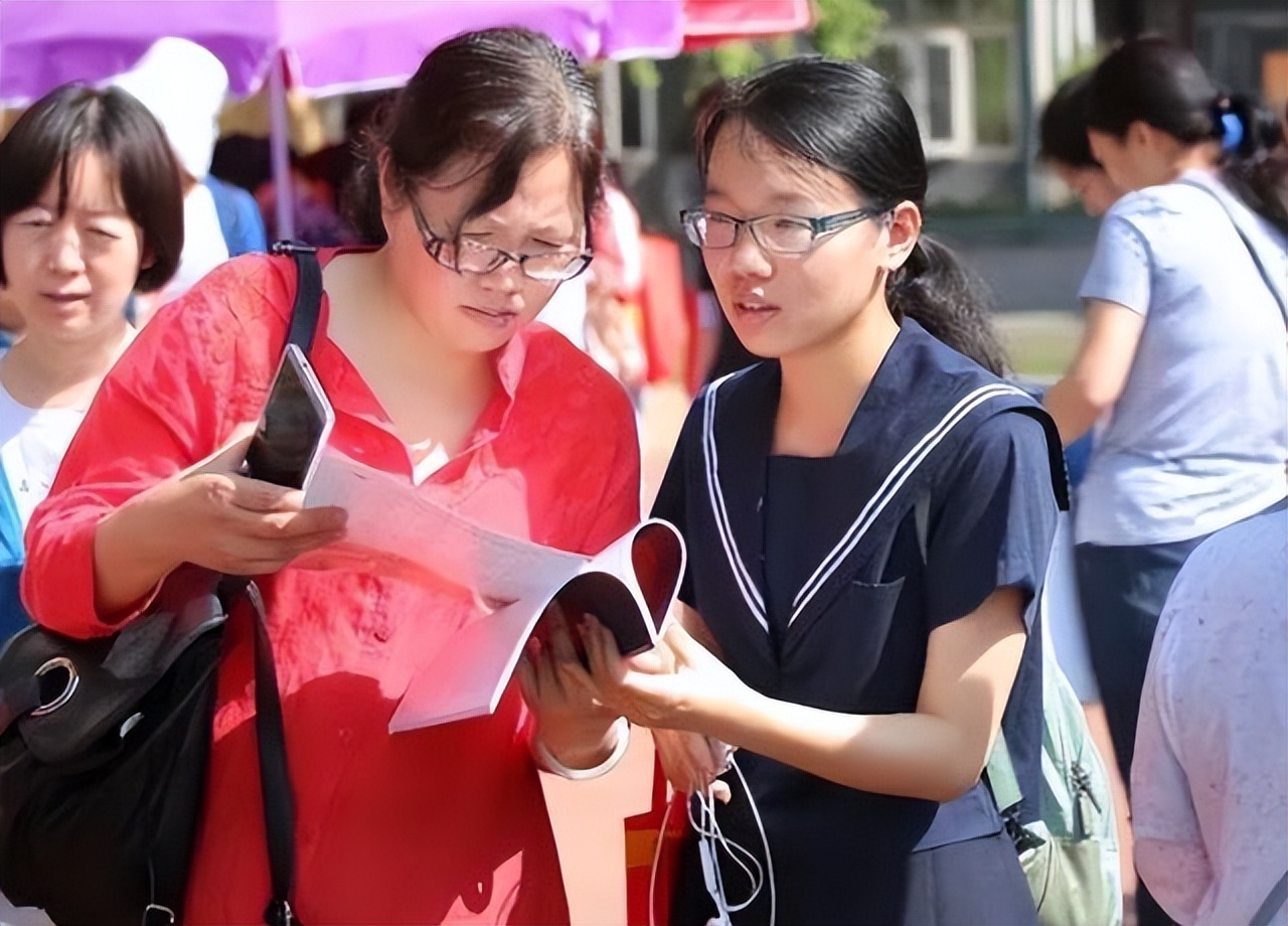 毕业后才明白，民办大学和公立大专差别大，学生家长报考需要谨慎