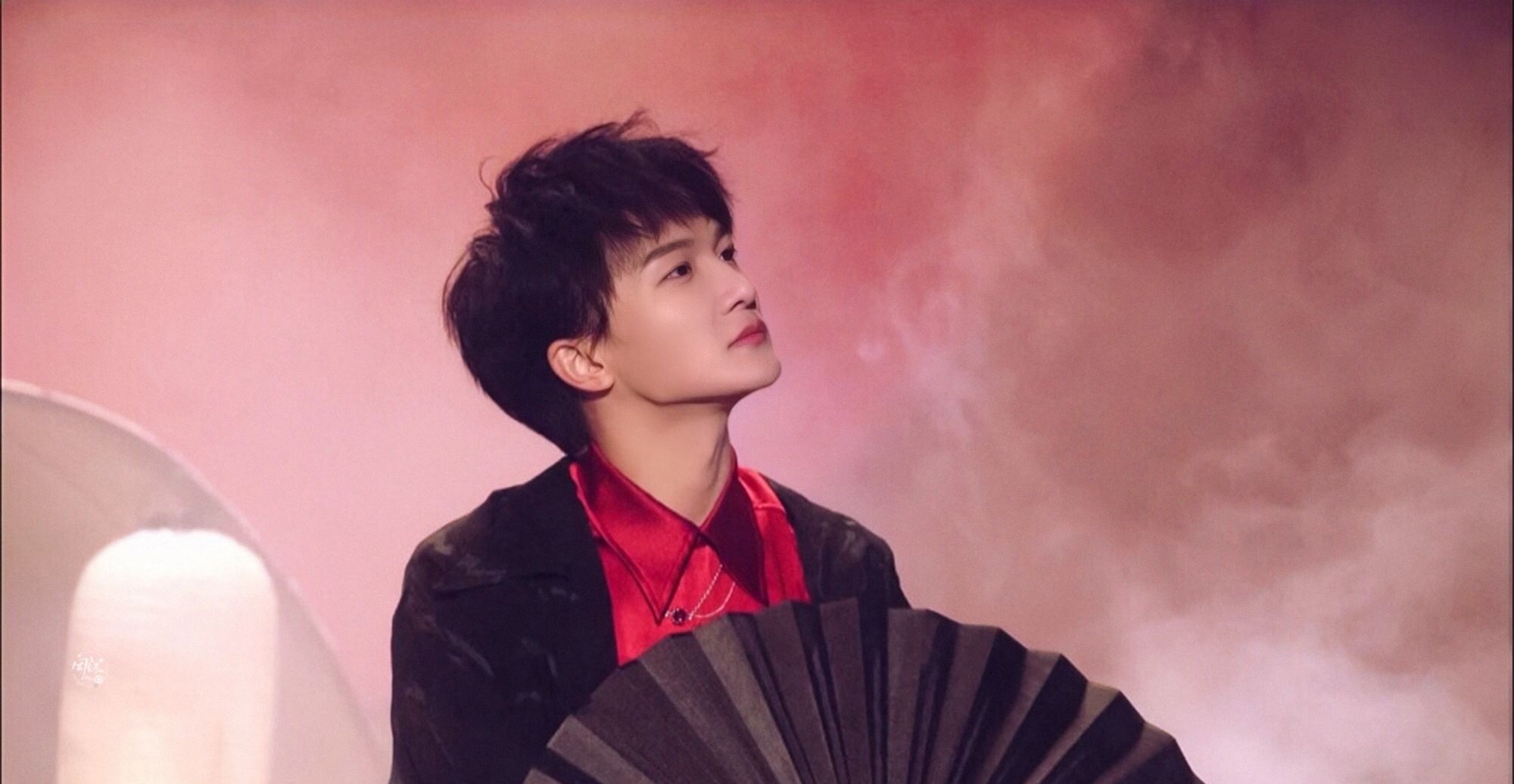 周深：因为个子只有161，生活中烦恼不少，喜欢比自己高的女朋友