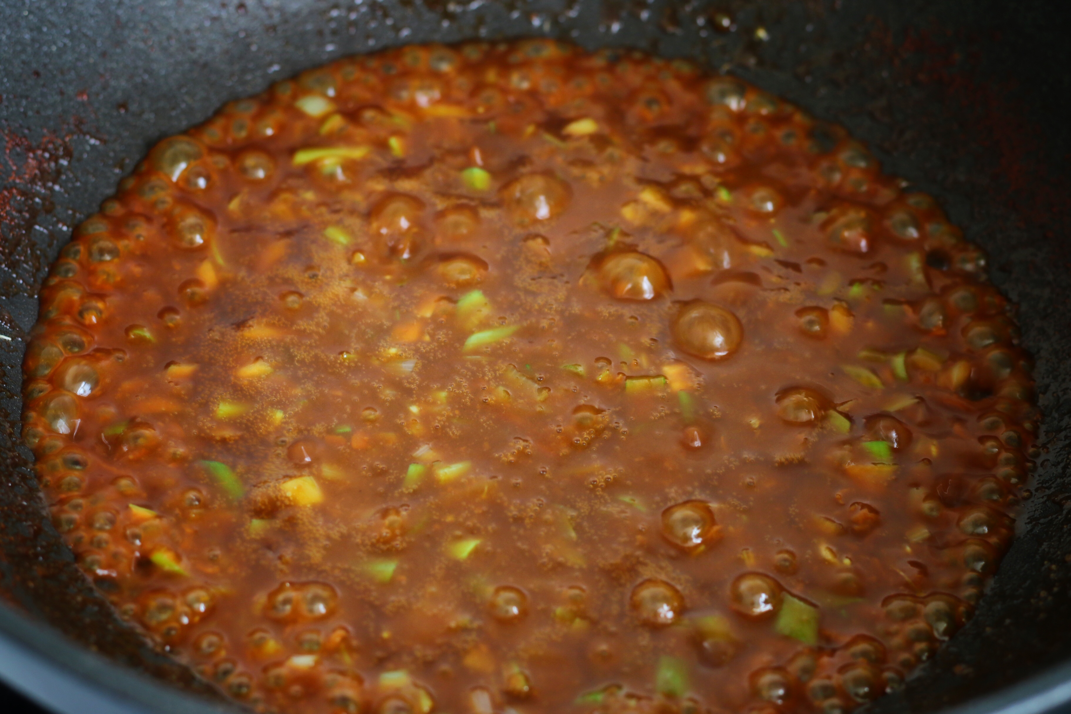 天热之后，这碗炸酱成了家人的心头好，蘸菜拌面都非常香