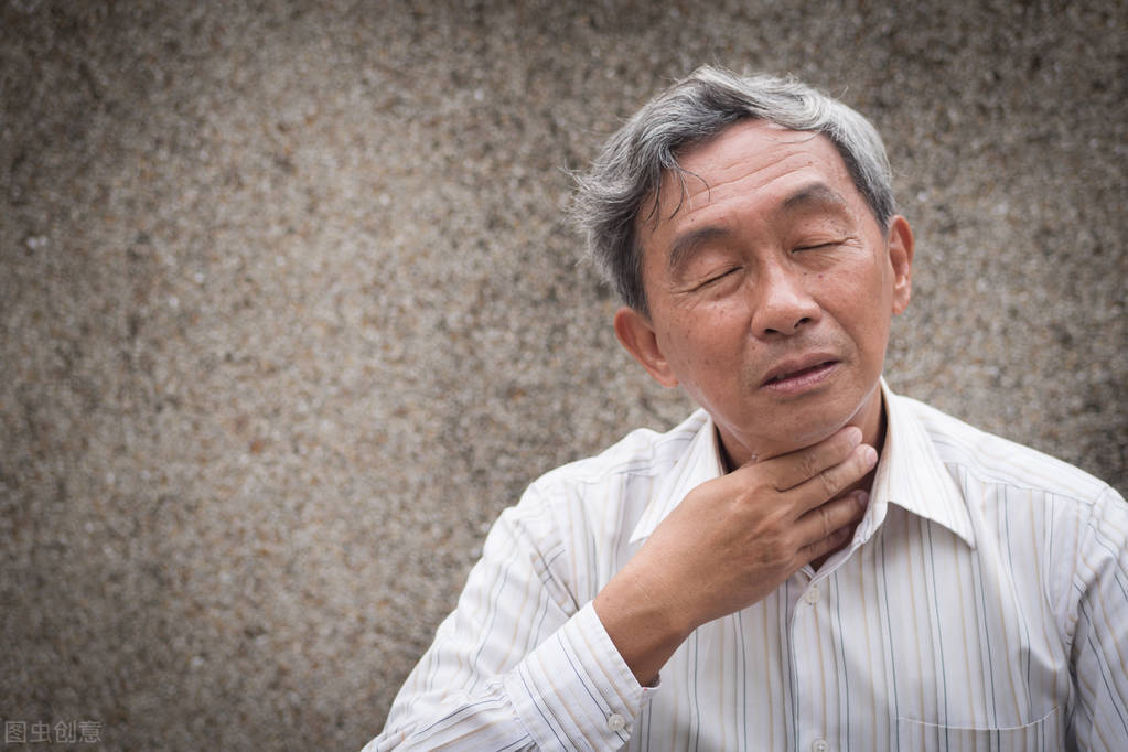 肾脏好不好要看排尿？尿液出现这4种“形态”，要当心肾亮红灯