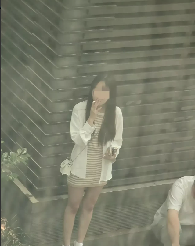 这么漂亮的女生居然吸烟？为什么越来越多的女性开始吸烟了