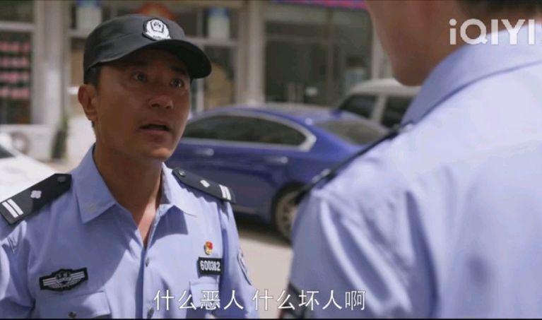 警察荣誉：看遛狗案心里憋屈（有一警察开警车遛狗）