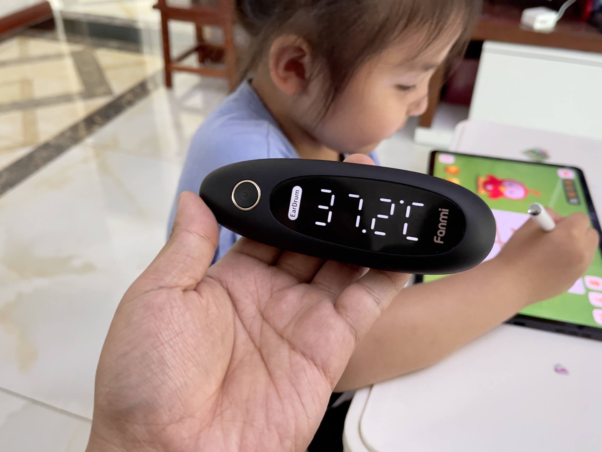 凡米鼓膜耳温枪测评：德国高灵敏传感器+鼓膜识别技术，精准测温