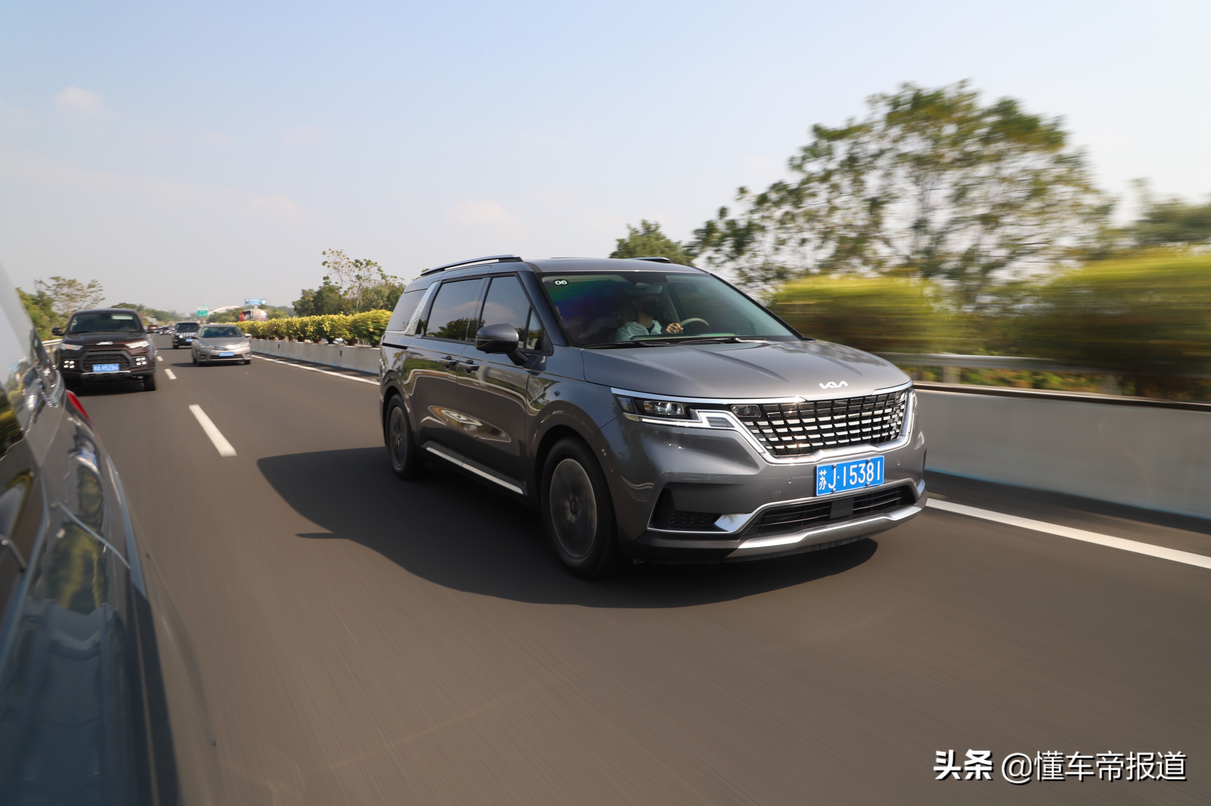 新车｜对后排乘客照顾周到，驾乘感受舒适！试驾第四代起亚嘉华