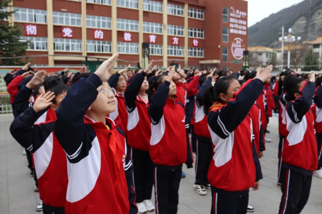 “杜绝校园欺凌 共建和谐校园”主题升旗仪式